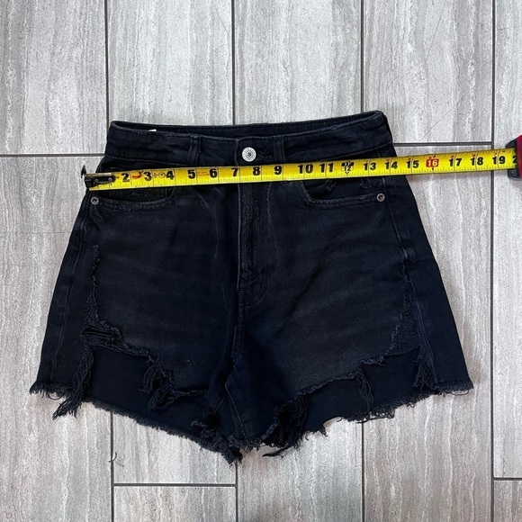 American Eagle Black Comfort Stretch Waist Band Raw Hem Distressed Denim Shorts - Picture 2 of 7